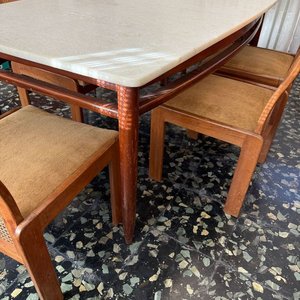 Mesa de Comedor con Tapa de Mármol y 6 Sillas de Madera y Caño - imagen 3