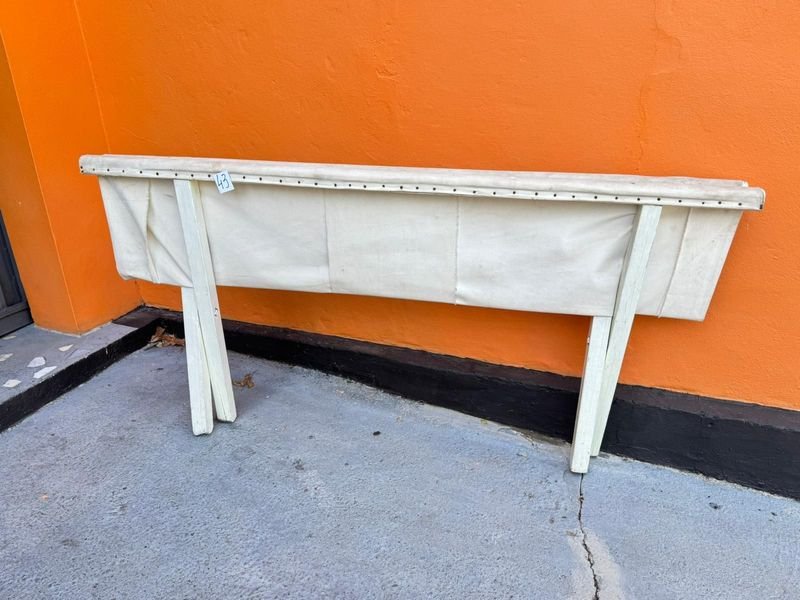 Lote siguiente: Catre de madera y lona en buen estado