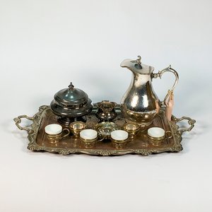 Lote anterior: Bandeja de Metal con Jarra, Azucarero y Pocillos Estilo Vintage