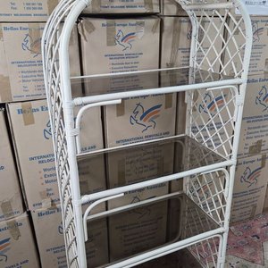 Estantería de Ratán Blanca con Diseño Arqueado y Estantes de Vidrio - imagen 2
