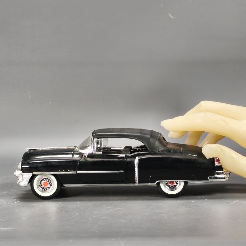Modelo de Auto Cadillac El Dorado 1955 en Escala 1/24 en Metal - imagen 12