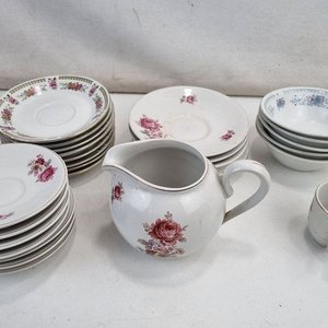 Lote de Vajilla Surtida "Olmos" Porcelana Uruguaya y "Made in China" con Decoración Floral - imagen 3