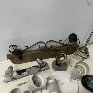 Lote de 8 Apliques de Luz Metálicos Blancos, 1 de Madera y 1 Tortuga - imagen 6