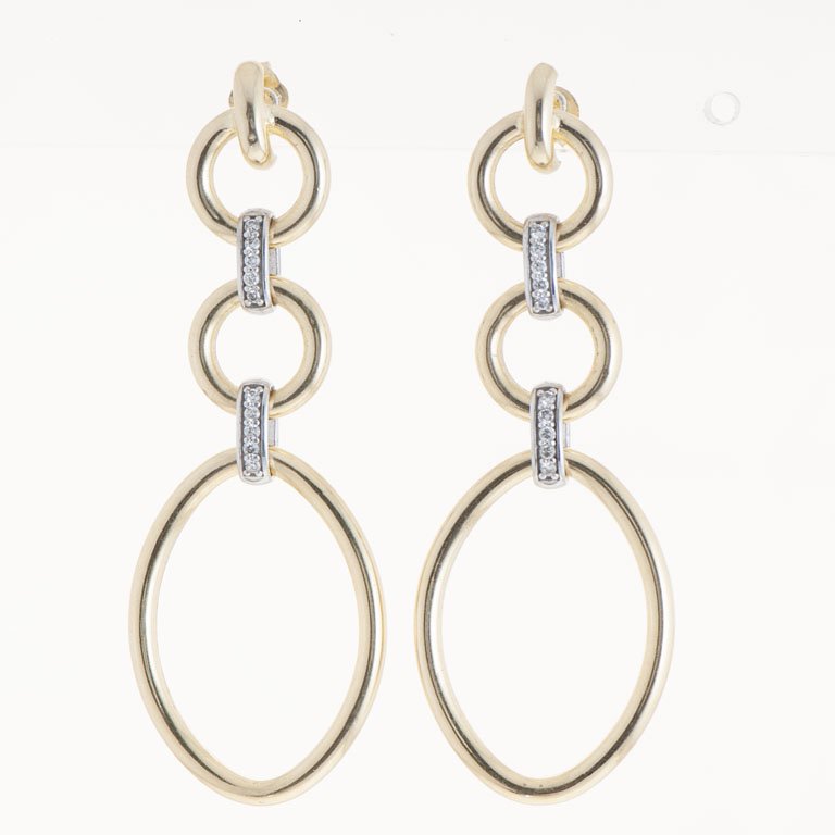 Lote anterior: Pareja de aretes de oro 18K con brillantes