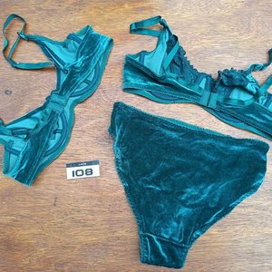Conjunto Íntimo Femenino Terciopelo Verde y Otros Soutienes y Bombachas - imagen 3