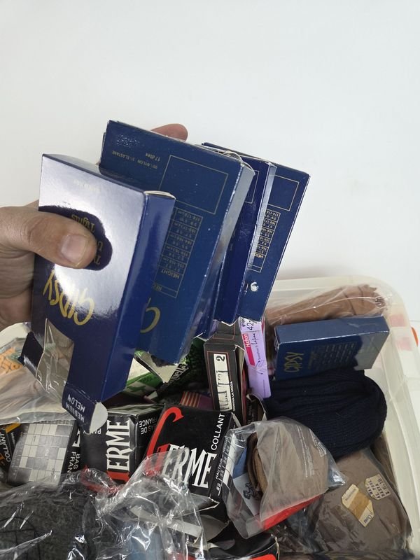 Caja repleta de medias nuevas para dama - imagen 9