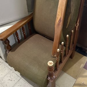 Lote anterior: Sofá de madera y tela color verde