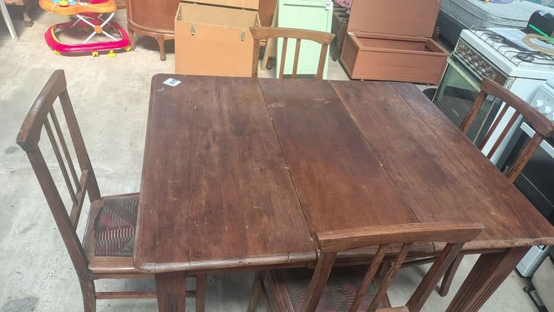 Juego de Comedor de Roble con Mesa Extensible y Sillas Tapizadas