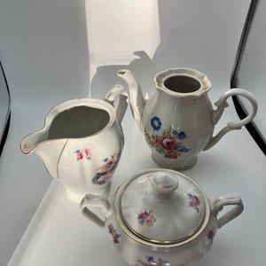 Lote anterior: Juego de Porcelana Antigua para Té o Café: Tetera, Azucarero y Lechera