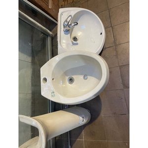 Bidet y Pileta de Baño con Pie y Grifería - imagen 2