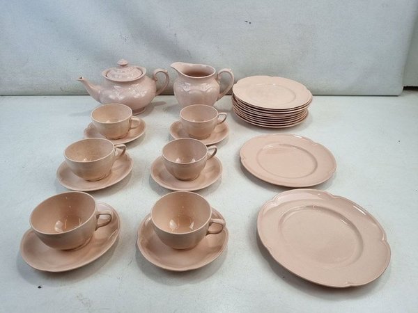 L 012 - 20 Piezas - Elegante juego de té y desayuno marca 'Rosedawn Johnson Bros England' con finas terminaciones de borde y diseño en color rosa claro - imagen 1
