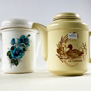 Dos Teteras de Cerámica con Diseños - imagen 3