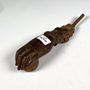 Mano Llamador Antigua de Hierro Fundido - imagen 1