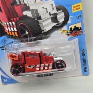 Hot Wheels Pixel Shaker Rojo y Plateado Coleccionable - imagen 2