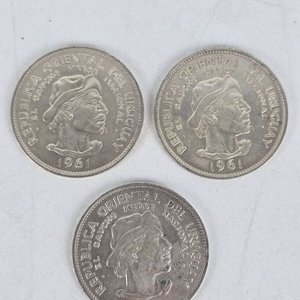 Lote siguiente: 3 Monedas de Plata Uruguayas "Héroe Nacional Gaucho" - 1961