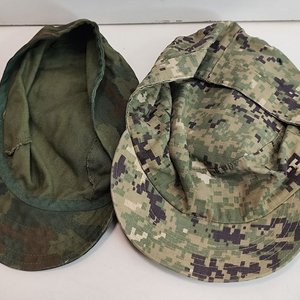 Dos Gorros Militares Uruguayos de Distintas Épocas - imagen 2