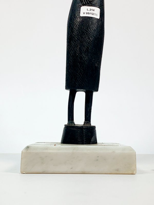 Escultura de madera africana con torso desnudo - imagen 3