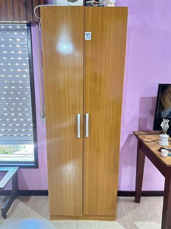 Ropero de 2 puertas en buen estado - imagen 2