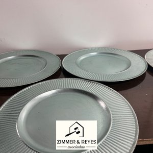 Set de 4 Platos Lisos con Borde Festoneado - imagen 2