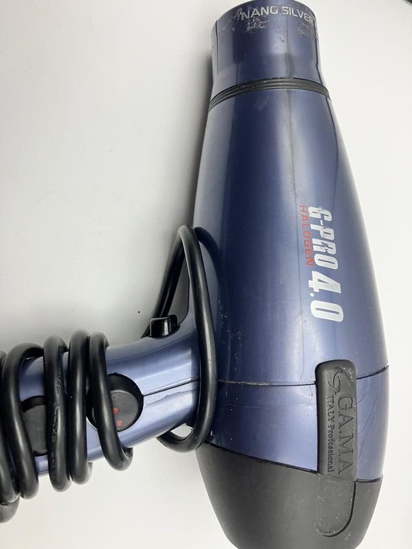 Secador de pelo profesional usado de la reconocida marca GA.MA Italy, específicamente el modelo G-PRO 4.0 Halogen