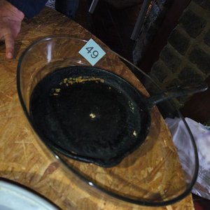 Lote siguiente: Fuente de Horno Grande y Planchita de Hierro Fundido