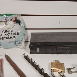 Lote de Herramientas: Pistola de Silicona, Mechas, Candado, Cinta Métrica y Más - imagen 2