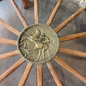 Mesa Ratona Rústica con Rueda de Carro Original y Tapa de Vidrio - imagen 2