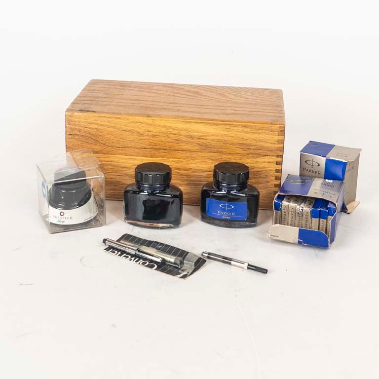 Caja de Madera con Tintas Parker y Accesorios para Plumas