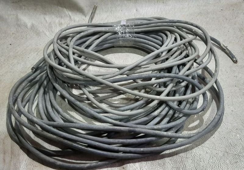 Lote siguiente: Cables de bajo plástico recortados