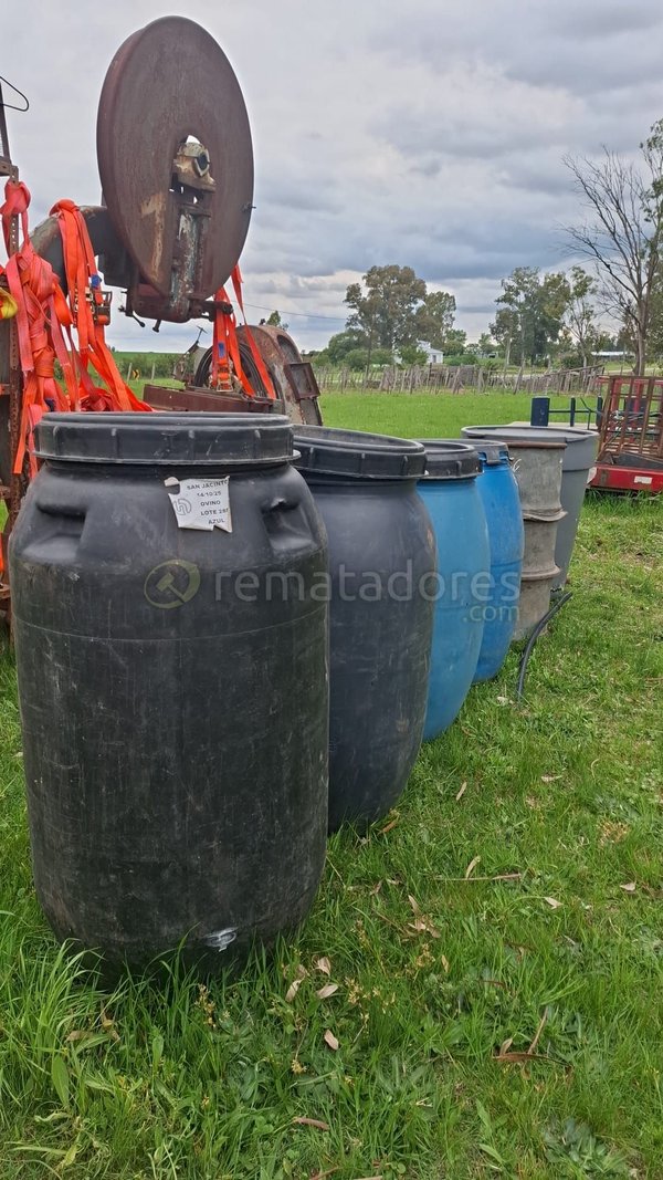 Lote de Barriles Plásticos Industriales
