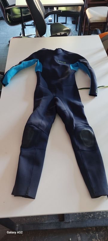 Lote anterior: Traje de neopreno para surf igual a nuevo