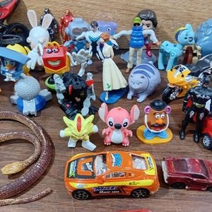 Lote de Juguetes Coleccionables McDonald's y Personajes Varios - imagen 10