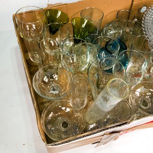 Lote de Cristalería Variada: Vasos, Copas y Jarra de Vidrio - imagen 5