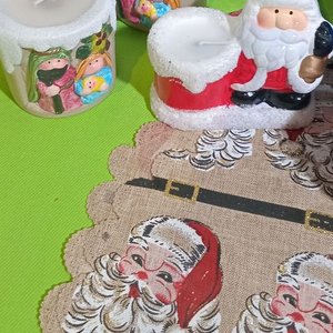 Globos Navideños, Velas Decorativas y Mantel Caminero con Santa Claus - imagen 2