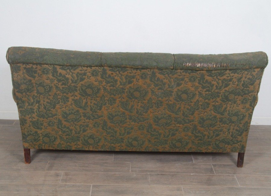 Sillón antiguo de estilo con tapizado en mal estado - imagen 7