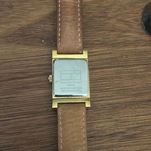 Reloj Tommy Hilfiger F80259 Lujo Dorado Reversible Cuero Marrón - imagen 3