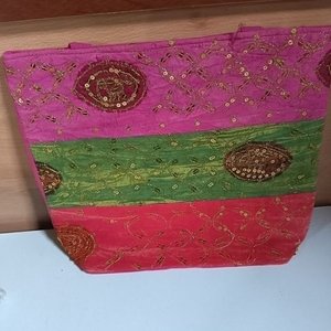 Lote de Bolsos Varios: Cartera India Bordada y Bolsas Verdes Reutilizables - imagen 3