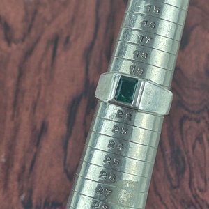 Antiguo Anillo de Plata con Piedra Verde Rectangular - imagen 2