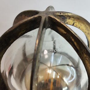 Antiguo Farol Marinero Benjamin "Anti-Explosión" de Barco con Base de Madera - imagen 2