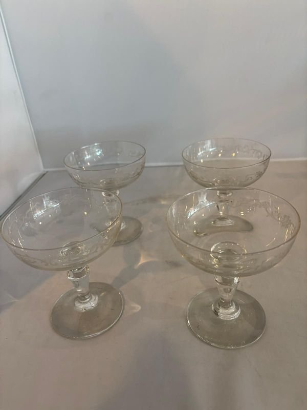 Lote siguiente: Copas de vidrio Josefina Talladas - Excelente condición