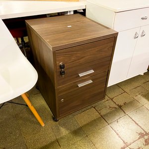 Lote siguiente: Cajonera de Oficina con Ruedas y Cerradura