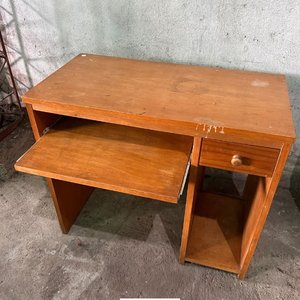 Escritorio de madera con bandeja para teclado y cajón - imagen 1