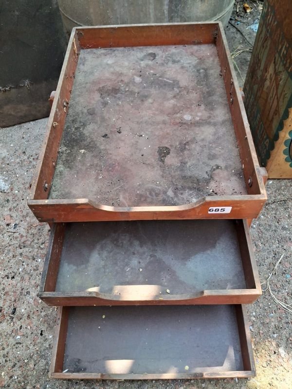 Lote siguiente: Organizador de papeles en madera usado