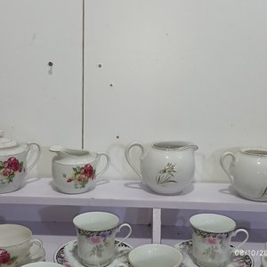 Juego de té y café de porcelana con flores y bordes dorados: 28 piezas - imagen 3