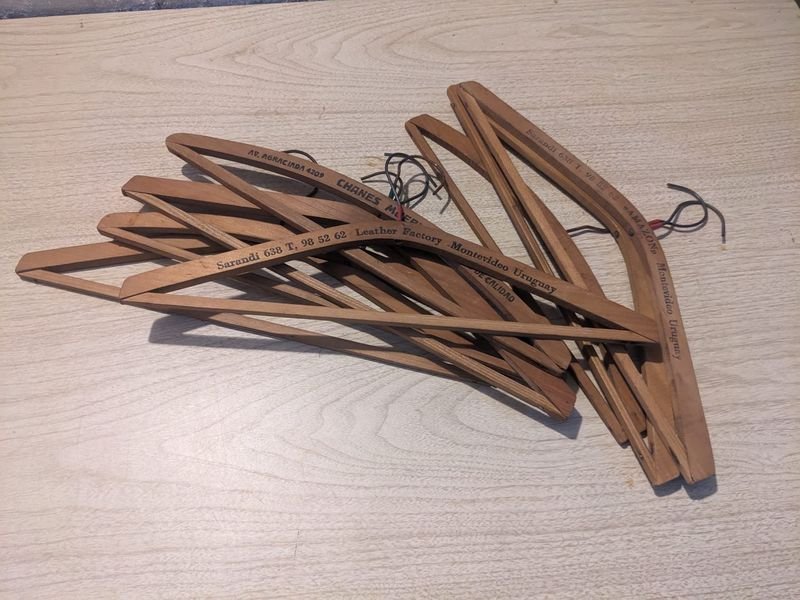 Perchas de madera artesanales - imagen 2