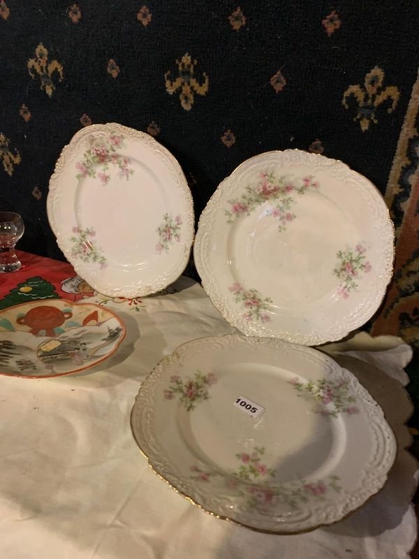 Lote anterior: Lotes de platos de porcelana con diseños florales y decorativos