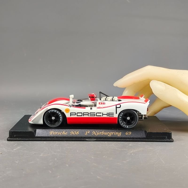 Modelo a escala de coche de carreras Porsche 908 - imagen 2