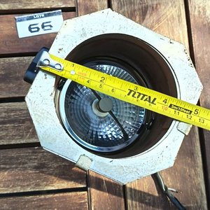 Spot o Foco de Estilo Teatro Medidas: Lados 12cm x 23 cmLargo 230 cm /  Lámpara de Techo Estilo Nórdicocon pantalla blanca de Metal Medidas: Alto 29 cm x Diámetro 23 cm - imagen 9