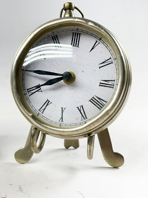 Relojes de sobremesa para decorar tu hogar - imagen 3