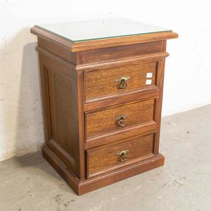 Lote anterior: Mesa de Luz de Madera con Tres Cajones y Detalles en Lustre